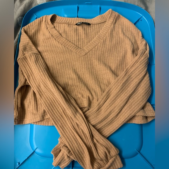 BUNDLE:Shein Cropped Tank, Cropped Long Sleeve and Skirt - Picture 4 of 8